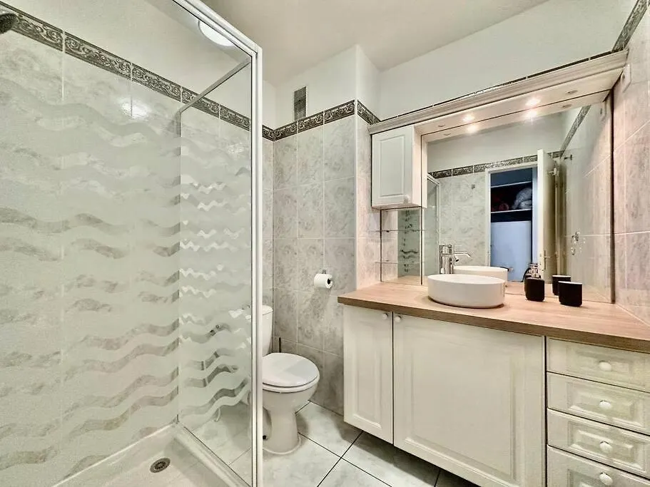 Beau Studio Centre Juan Les Pins A 300M Des Plages Antibes Apartment