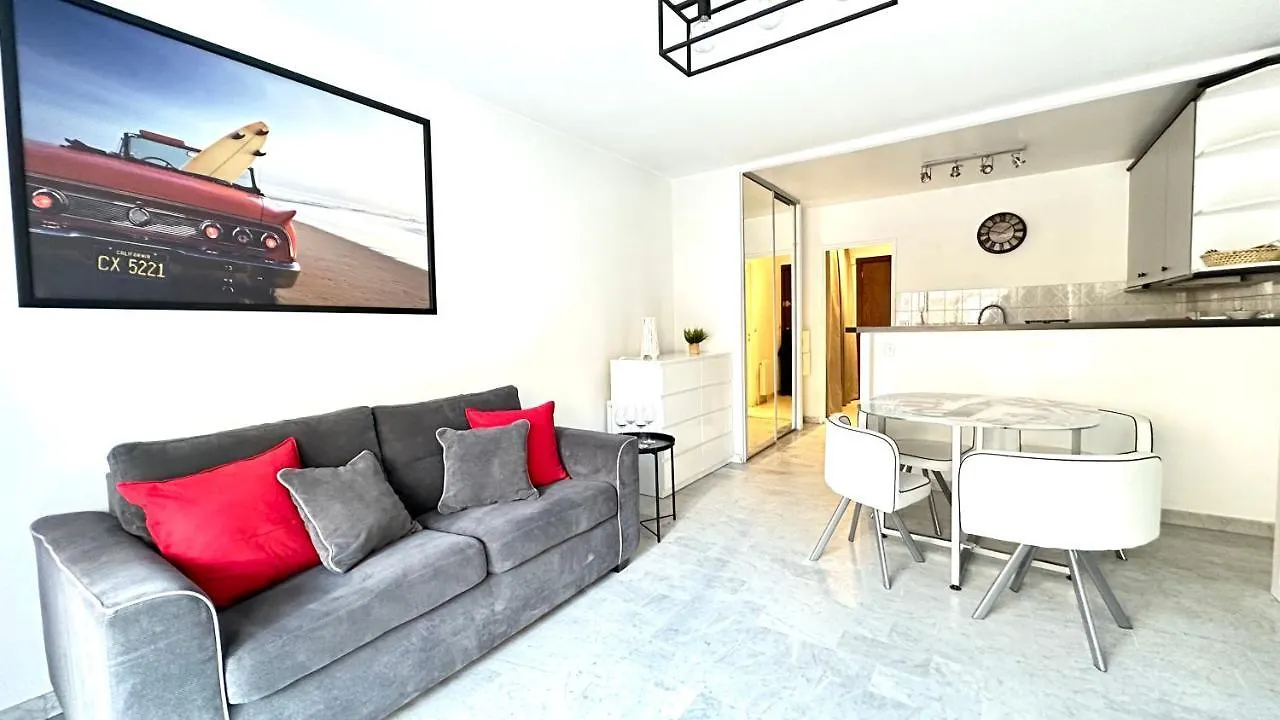 Beau Studio Centre Juan Les Pins A 300M Des Plages アンティーブ 0*,  フランス